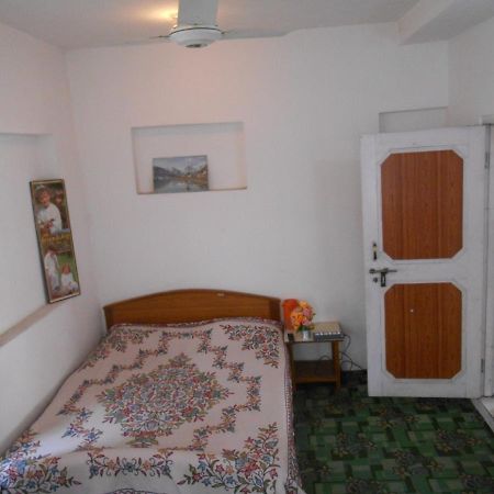 New World Apartment Srinagar  Bagian luar foto