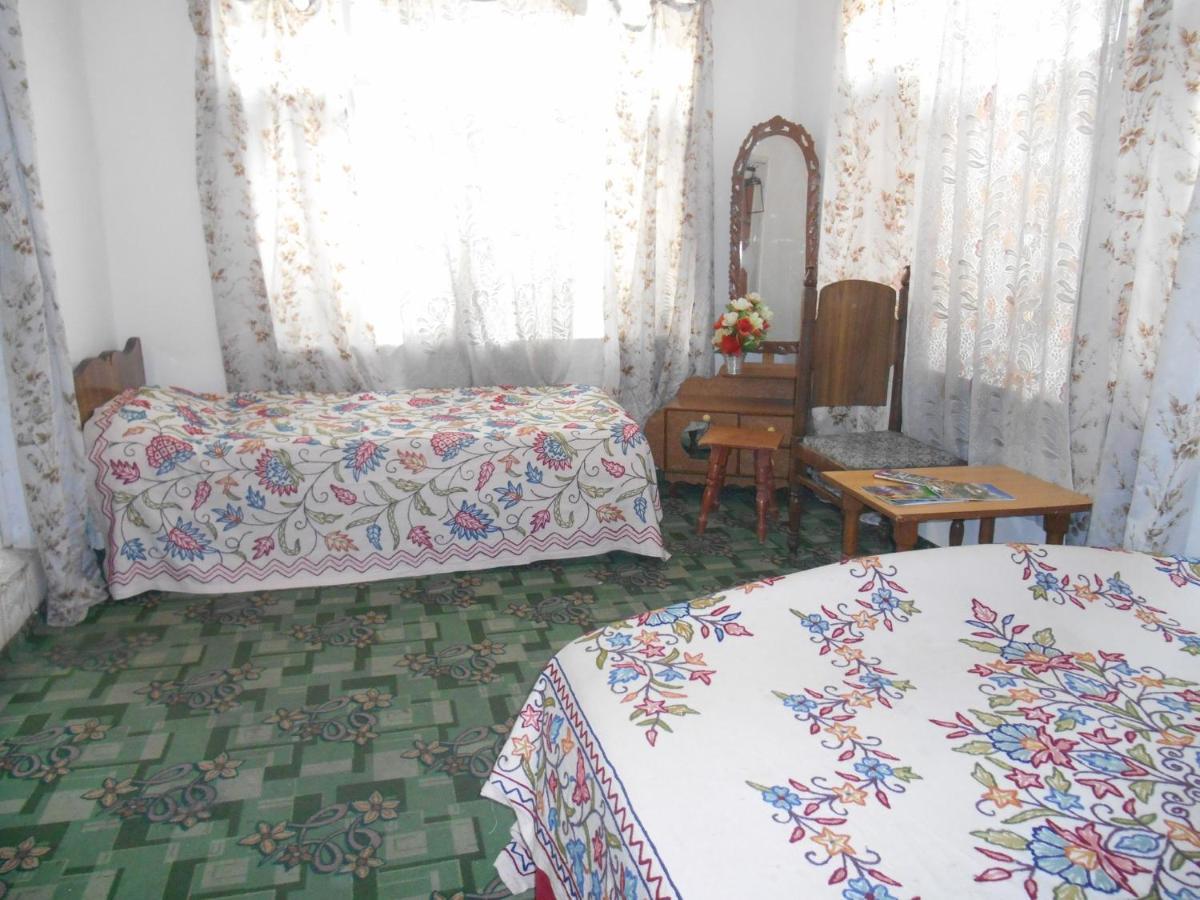 New World Apartment Srinagar  Bagian luar foto