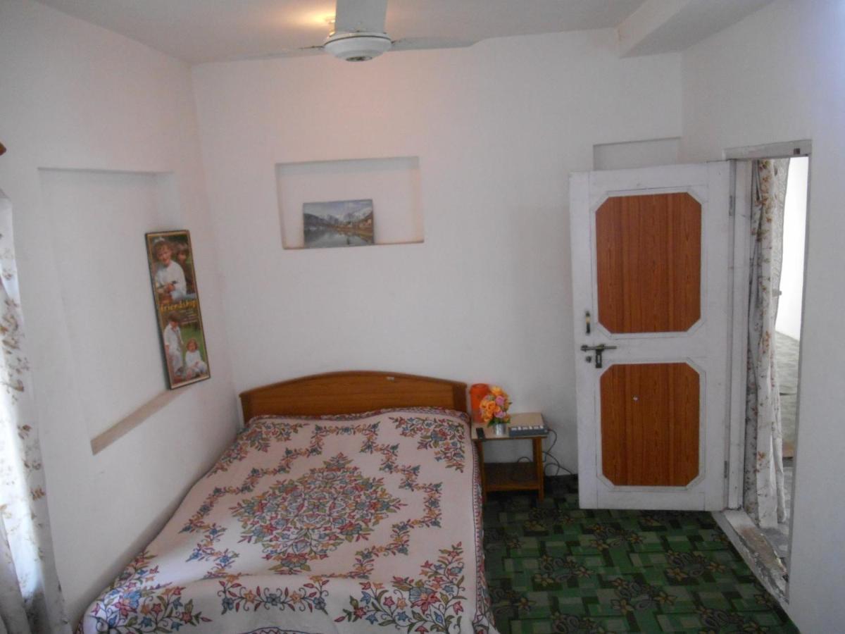 New World Apartment Srinagar  Bagian luar foto
