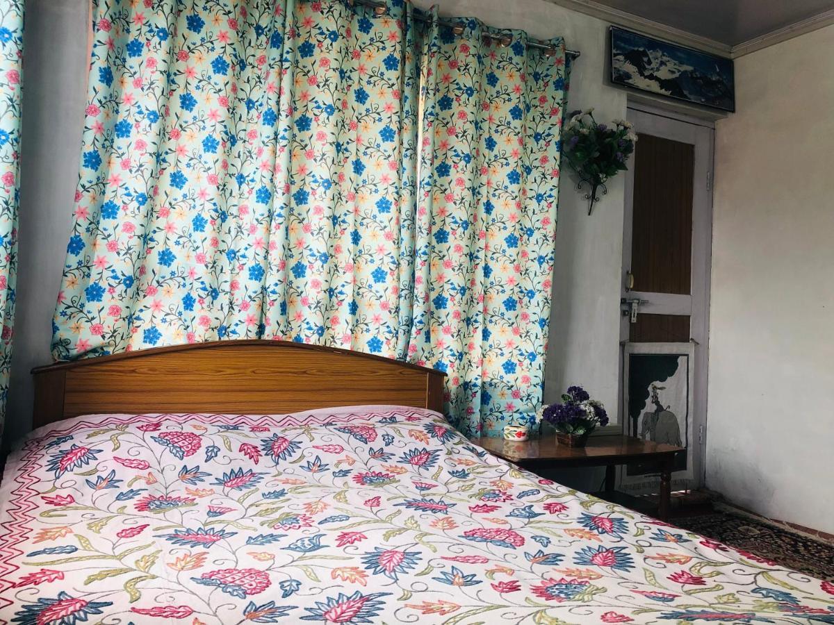 New World Apartment Srinagar  Bagian luar foto